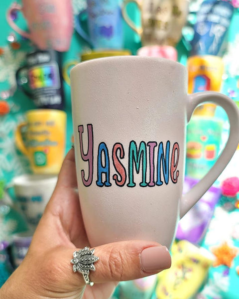 A pale pink mug with the name "Yasmine"