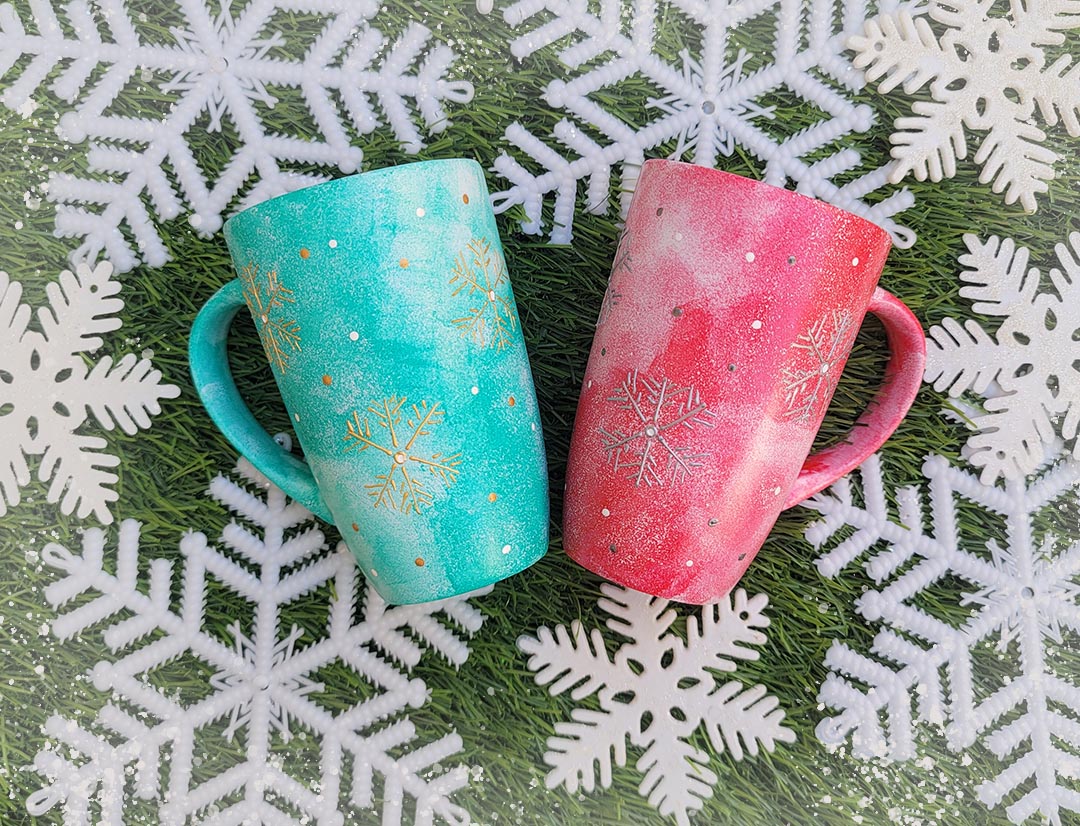 Red and Green Snowflake Couple Mugs